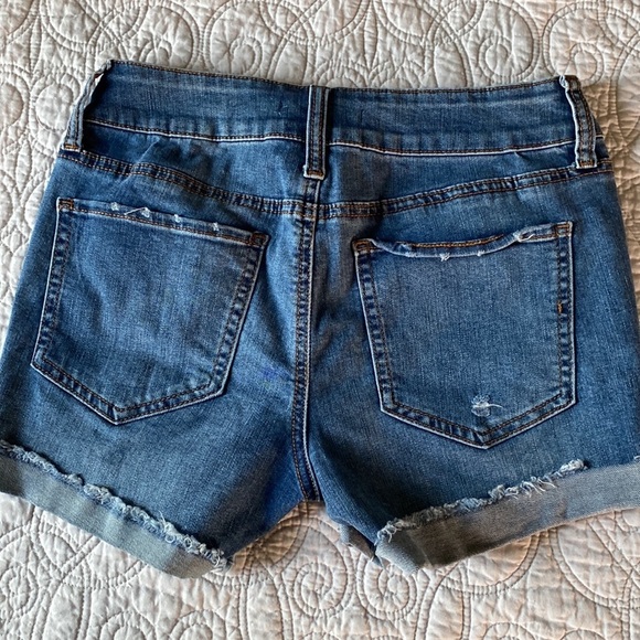 So Low Rise Favorite Midi Denim Shorts Distressed - Picture 5 of 8